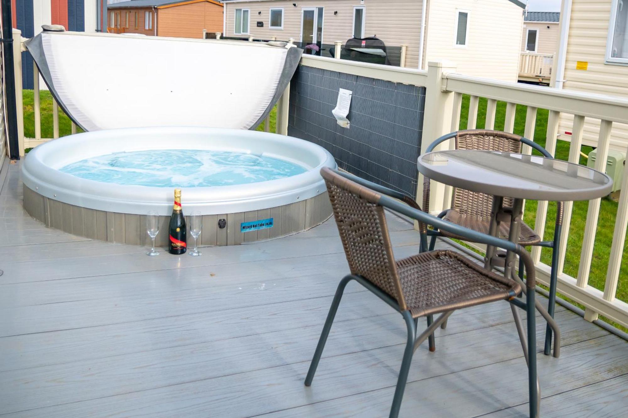 64 Lancaster The Lazy Willow 3 Bedroom Hot Tub Caravan Tattershall Lakes Exterior foto